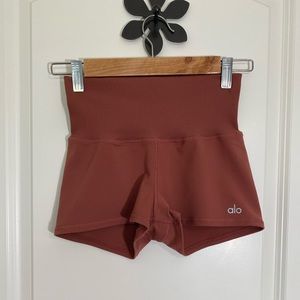 Alo yoga aura shorts